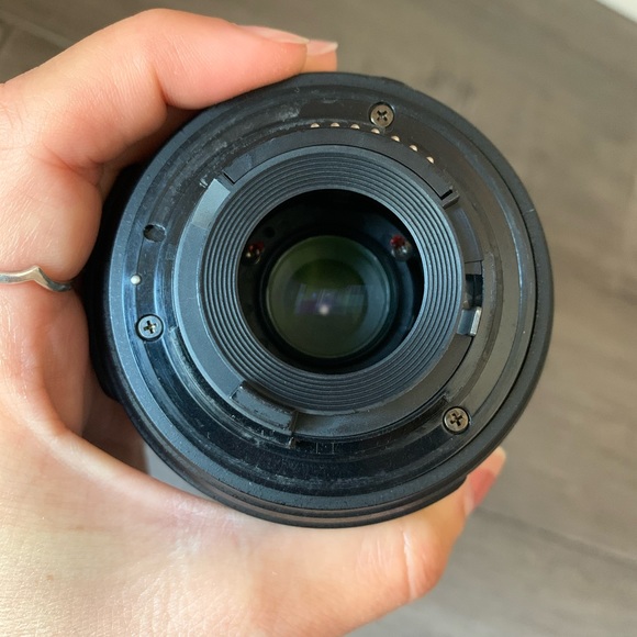 Nikon DX AF-S Nikkor 18-55mm 5.6G VR Lens - Picture 9 of 11